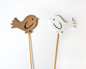 Dřevěný ptáček šedý a bílý