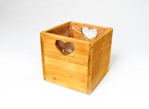 Dřevěný truhlík s igelitem