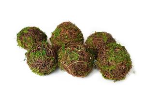 Proutěné koule s mechem